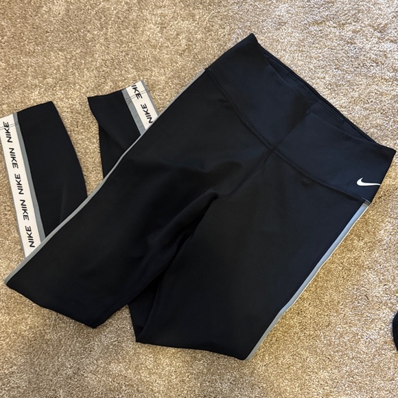 Nike Women's Black Leggings and Sports Bra Set - Picture 4 of 5